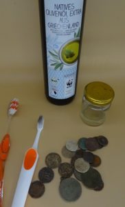 Münzen-reinigen-mit-Olivenöl